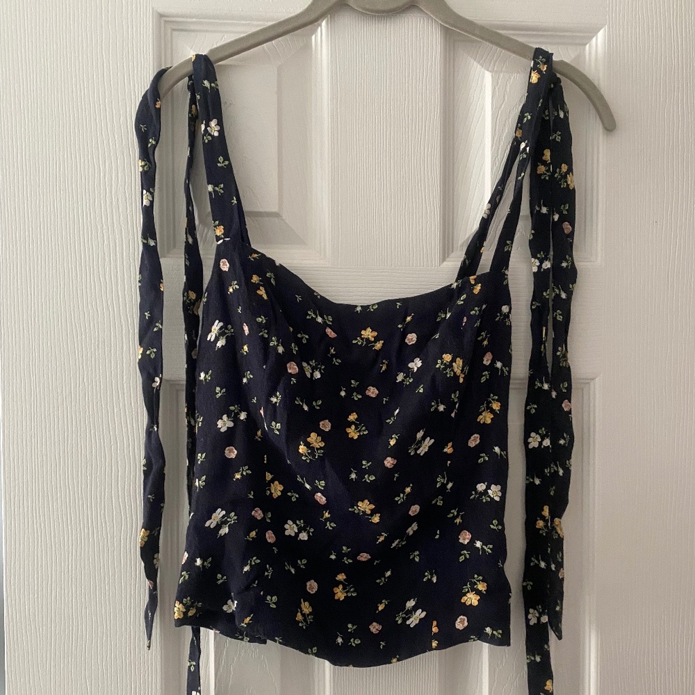 Reformation shoulder tie tank